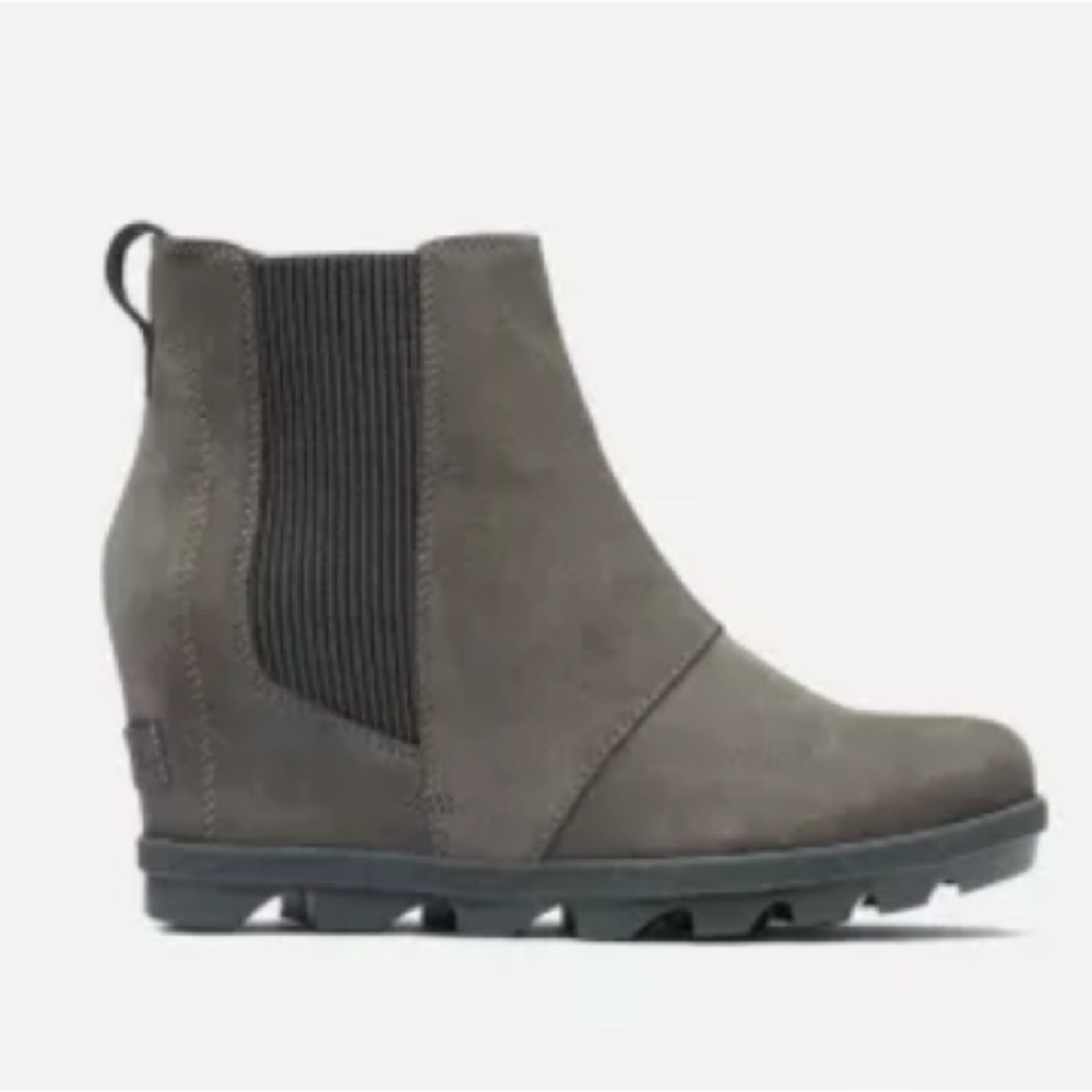 Sorry Joan of Arctic Wedge II Chelsea Bootie 
Color: Quarry, Grill
Size: 9